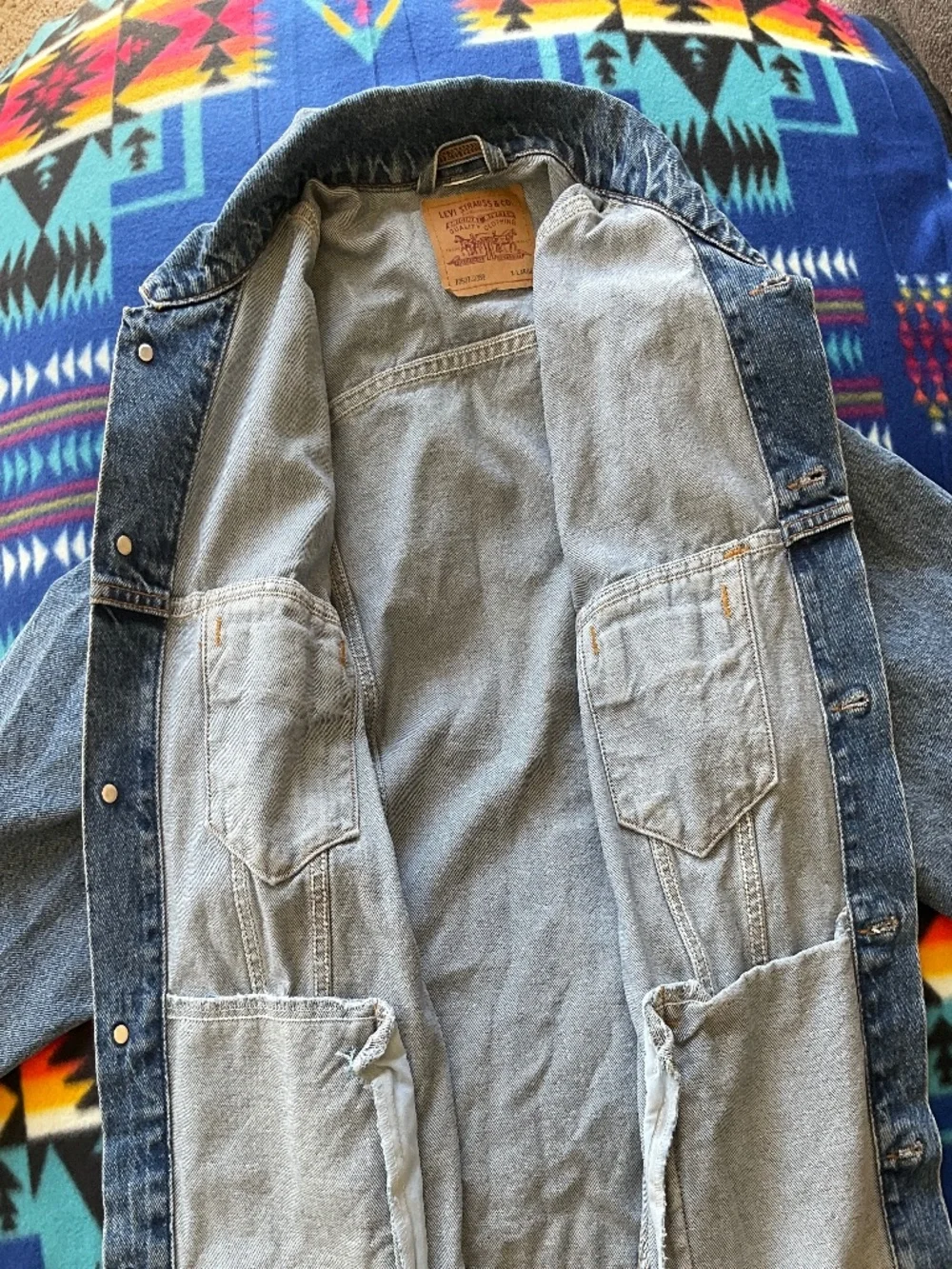 Vintage Levi’s light wash, denim trucker jacket, medium excellent condition - Picture 8 of 9